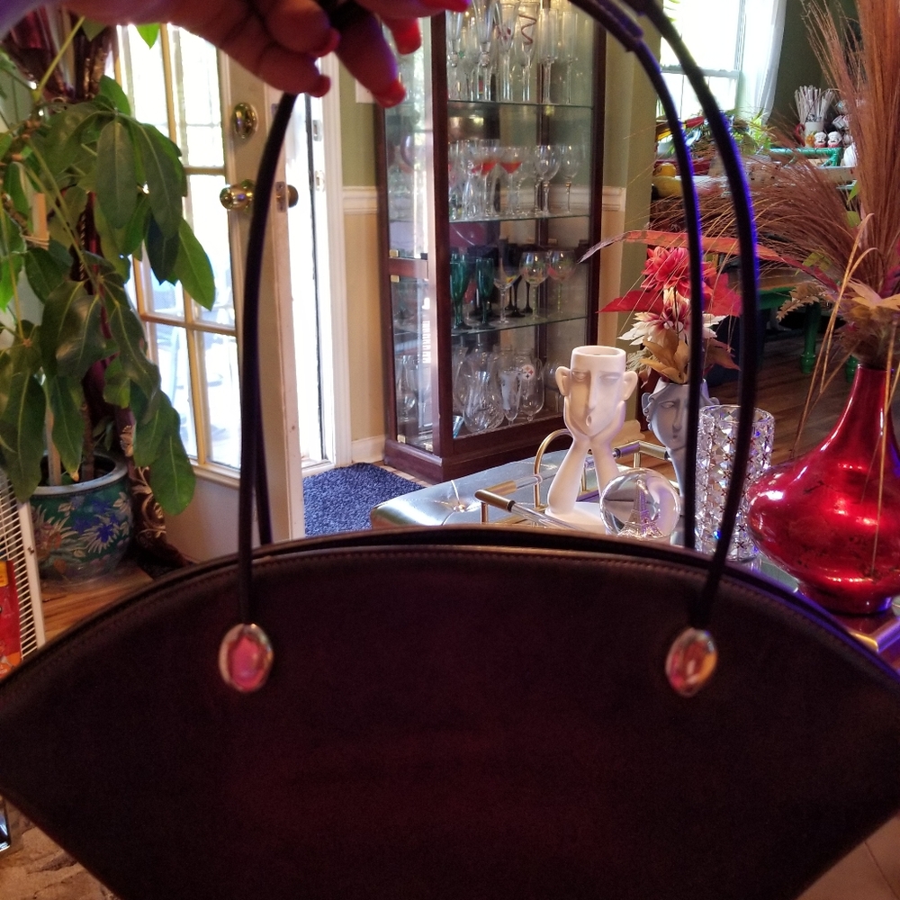 SOLDVery cute chocolate brown 👜 in excellent condition. From a smoke free home.